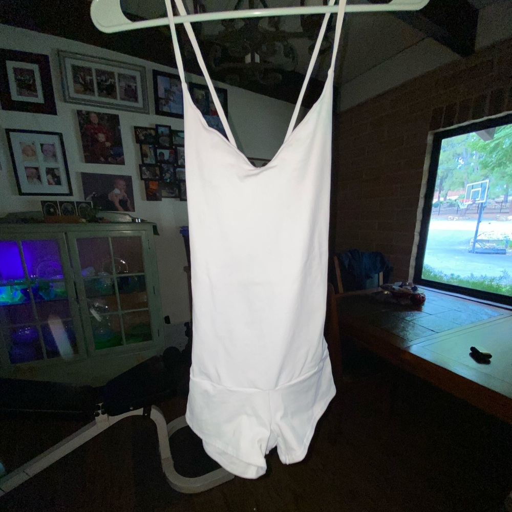 Mika/L/white/lace-up back/bodysuit